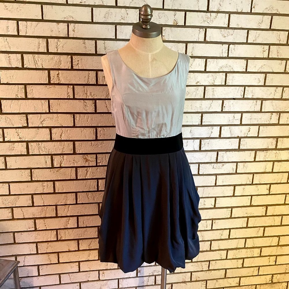 H&M | Lt Gray/Dk Gray, Blk waist dress SZ 10